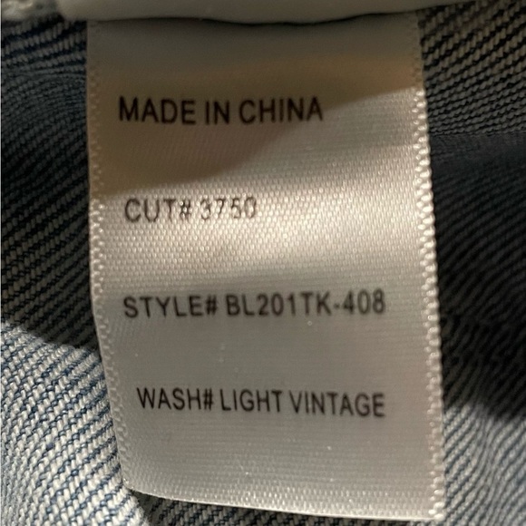 NEW! Slim Straight Jeans in Light Blue Vintage Wash, Distressed Knees 32 x 31 - Picture 13 of 13